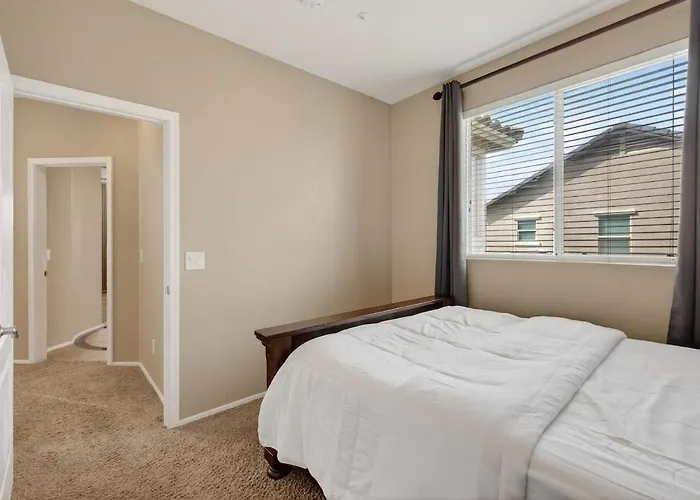 Entire 4bedroom 3bathroom